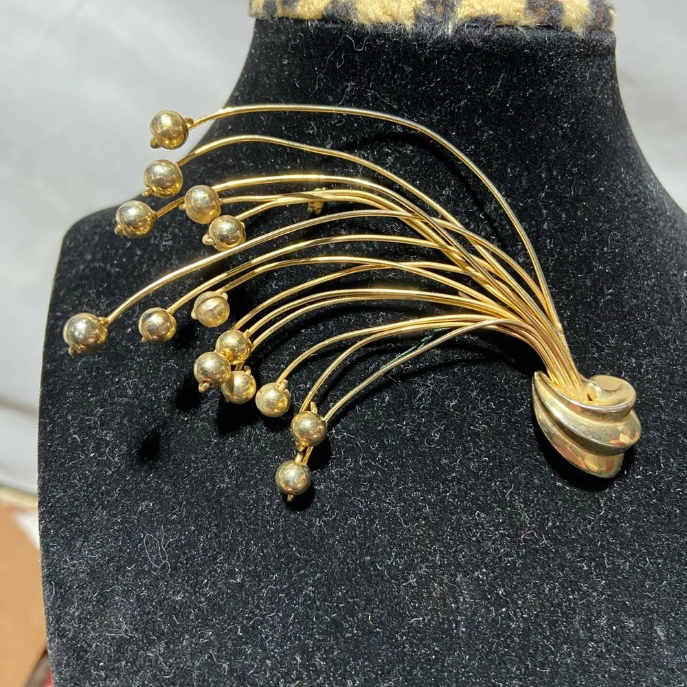 Vintage Gold Tone Art Deco Brooch - Picture 3 of 6